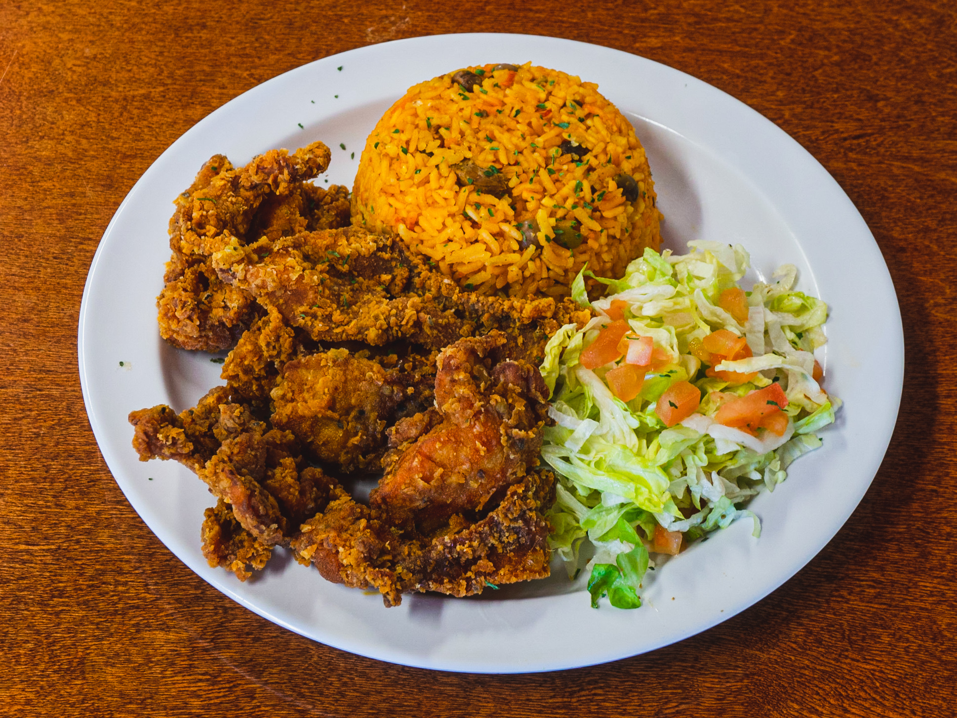 Chicharrón de Pollo con Arroz con Gandules