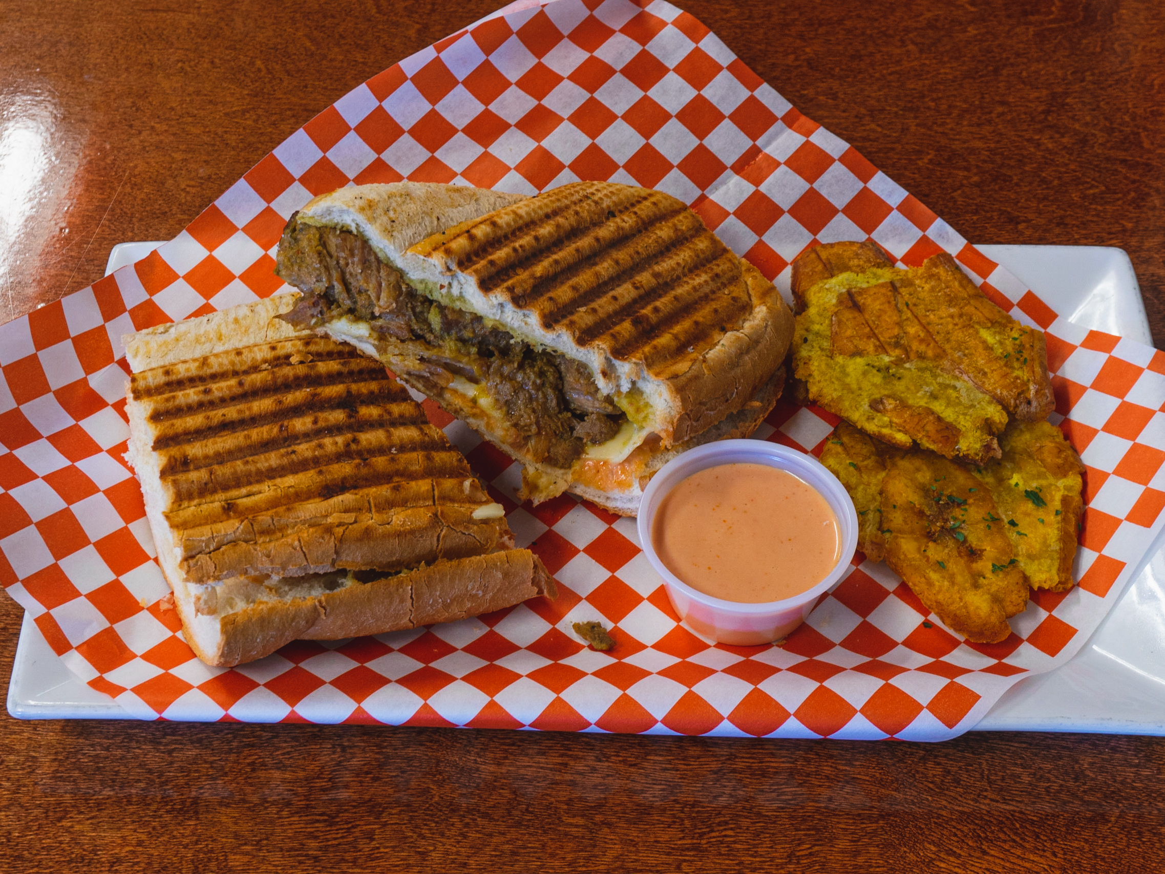 Tripleta con Tostones